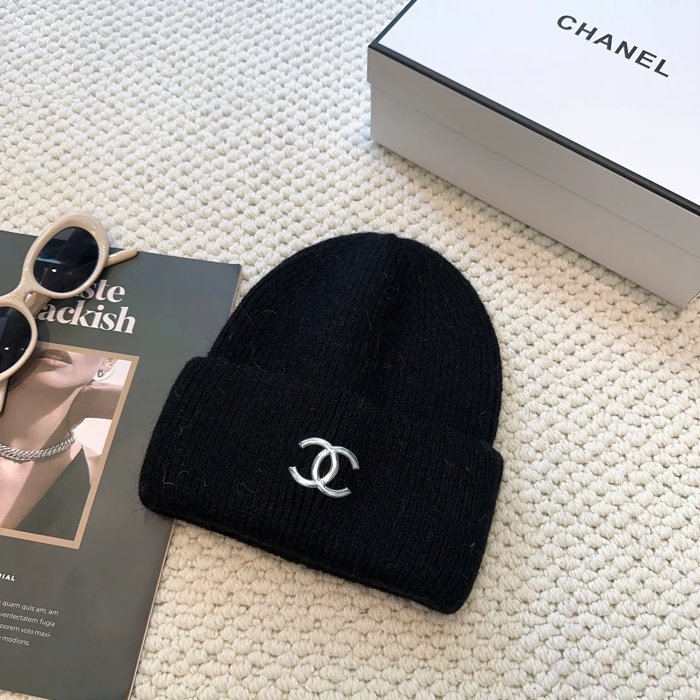 P60 comes with dust bag 🌺 [CHANEL] New rabbit fur knitted hat, Xiaohongshu, the main recommendation of major Internet celebrities! Thicker and warmer, fashionable and popular🌸First-class texture, the best brand for keeping warm in autumn and winter, order now, limited quantity available