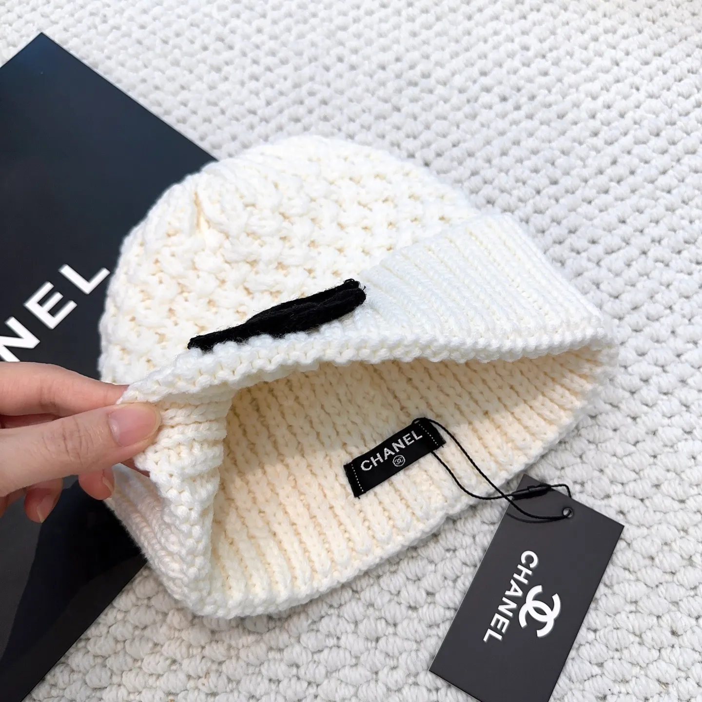 P70 Chanel official website quality Chanel autumn and winter woolen hat recommended by Internet celebrity fashion bloggers, Xiaohongshu's popular style, super soft and comfortable knitted hat with excellent elasticity!