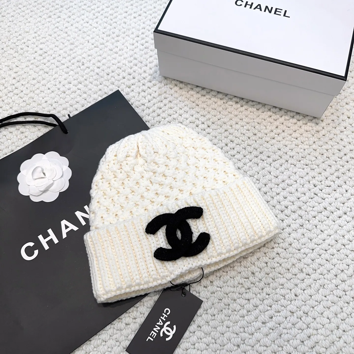 P70 Chanel official website quality Chanel autumn and winter woolen hat recommended by Internet celebrity fashion bloggers, Xiaohongshu's popular style, super soft and comfortable knitted hat with excellent elasticity!