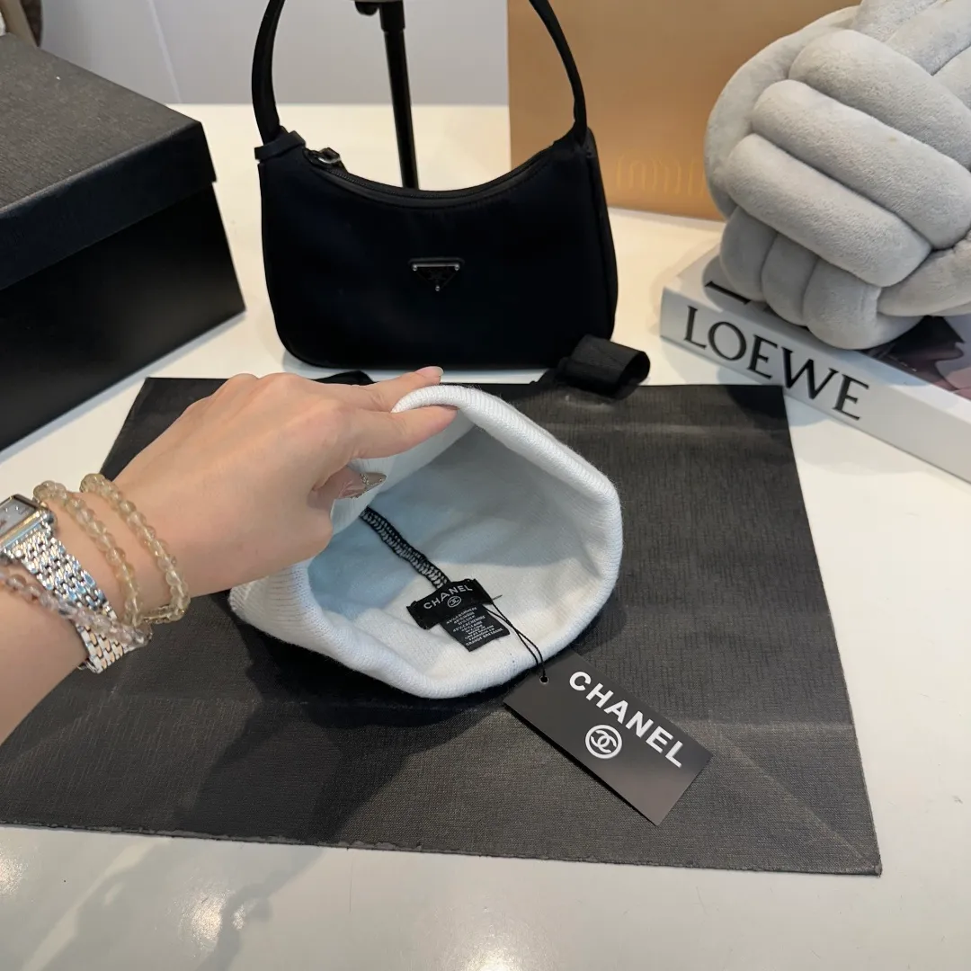 P70 Chanel official website quality Chanel autumn and winter woolen hat recommended by Internet celebrity fashion bloggers, Xiaohongshu's popular style, super soft and comfortable knitted hat with excellent elasticity!