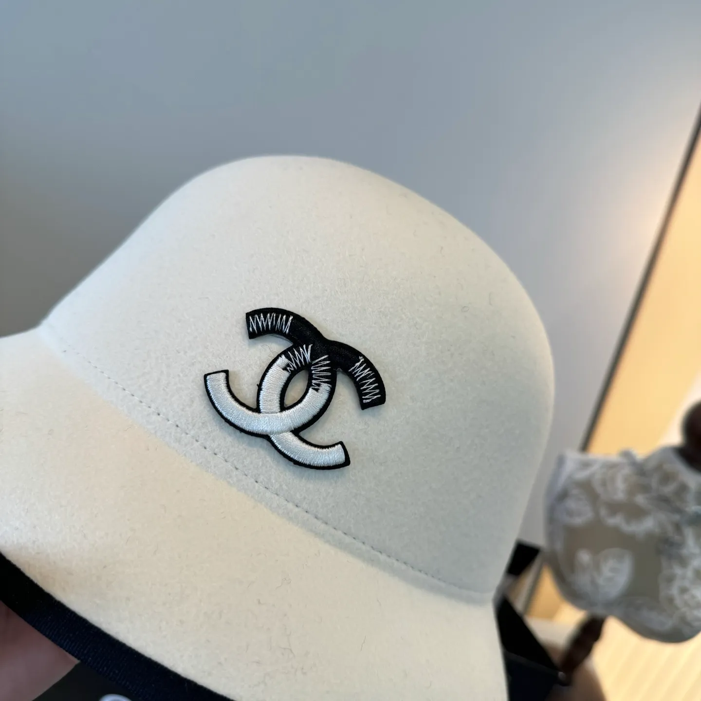💰190¥ White Chanel basin hat, 100% wool fabric 🦙%, head circumference 57cm