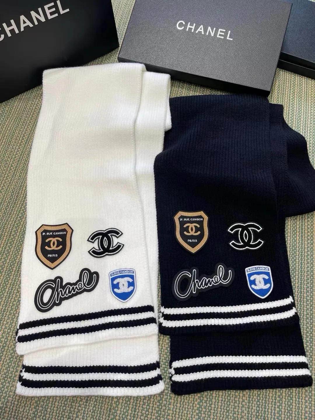 💰250¥ Chanel scarf and hat set, counter style