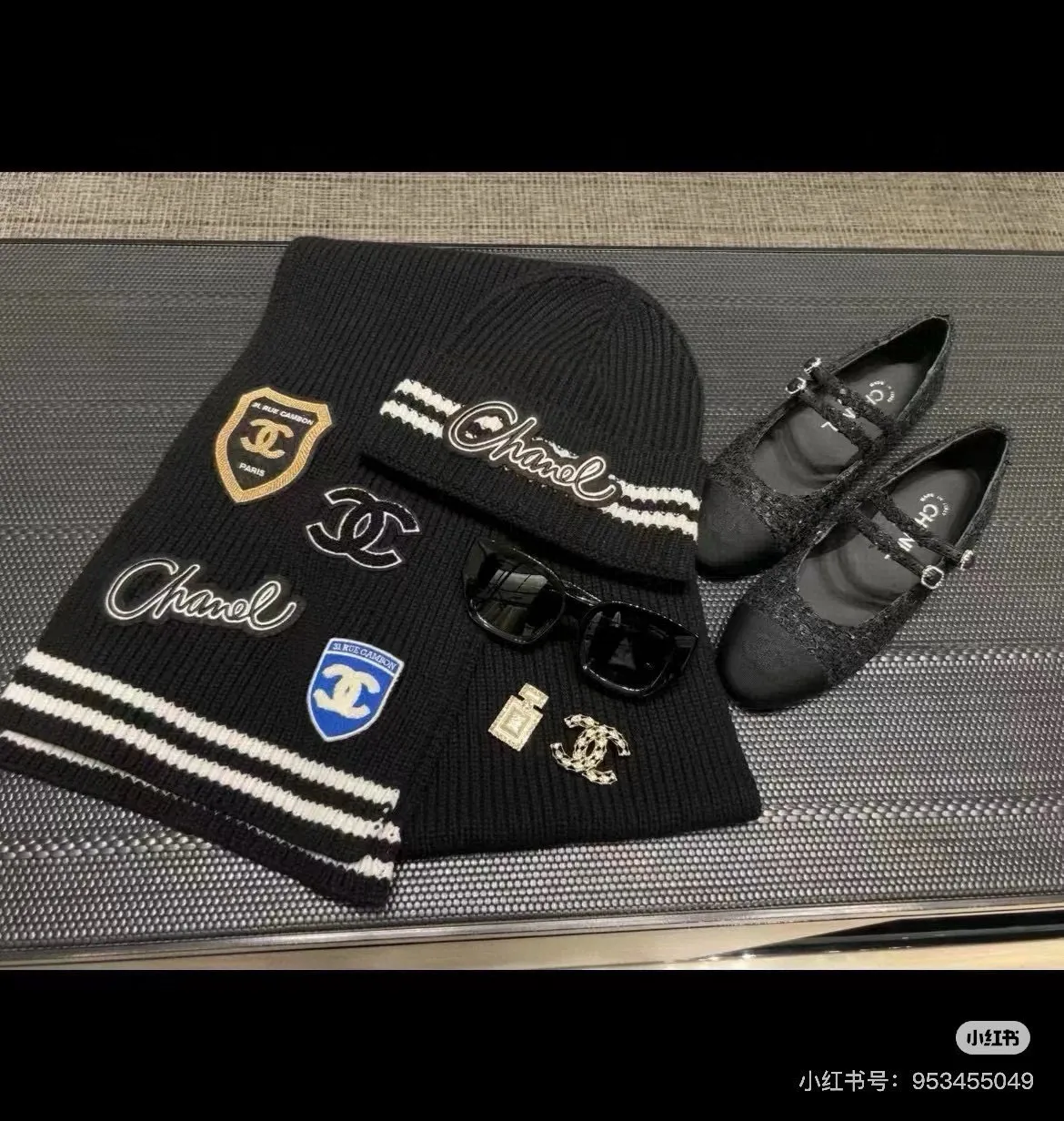 💰250¥ Chanel scarf and hat set, counter style