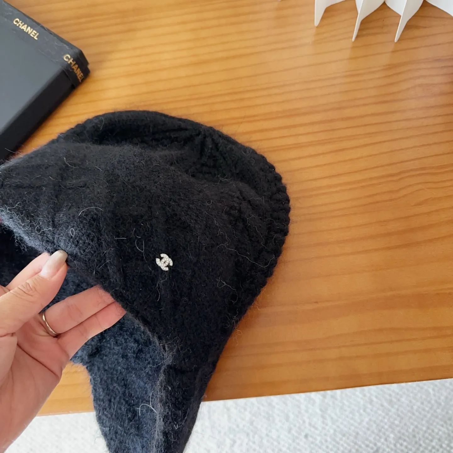 💰70 Chanel official website releases CHANEL small and popular knitted hat! Xiaohongshu’s new product is released, it’s so 🉑️, high-elastic fabric, classic colors, same style for men and women.