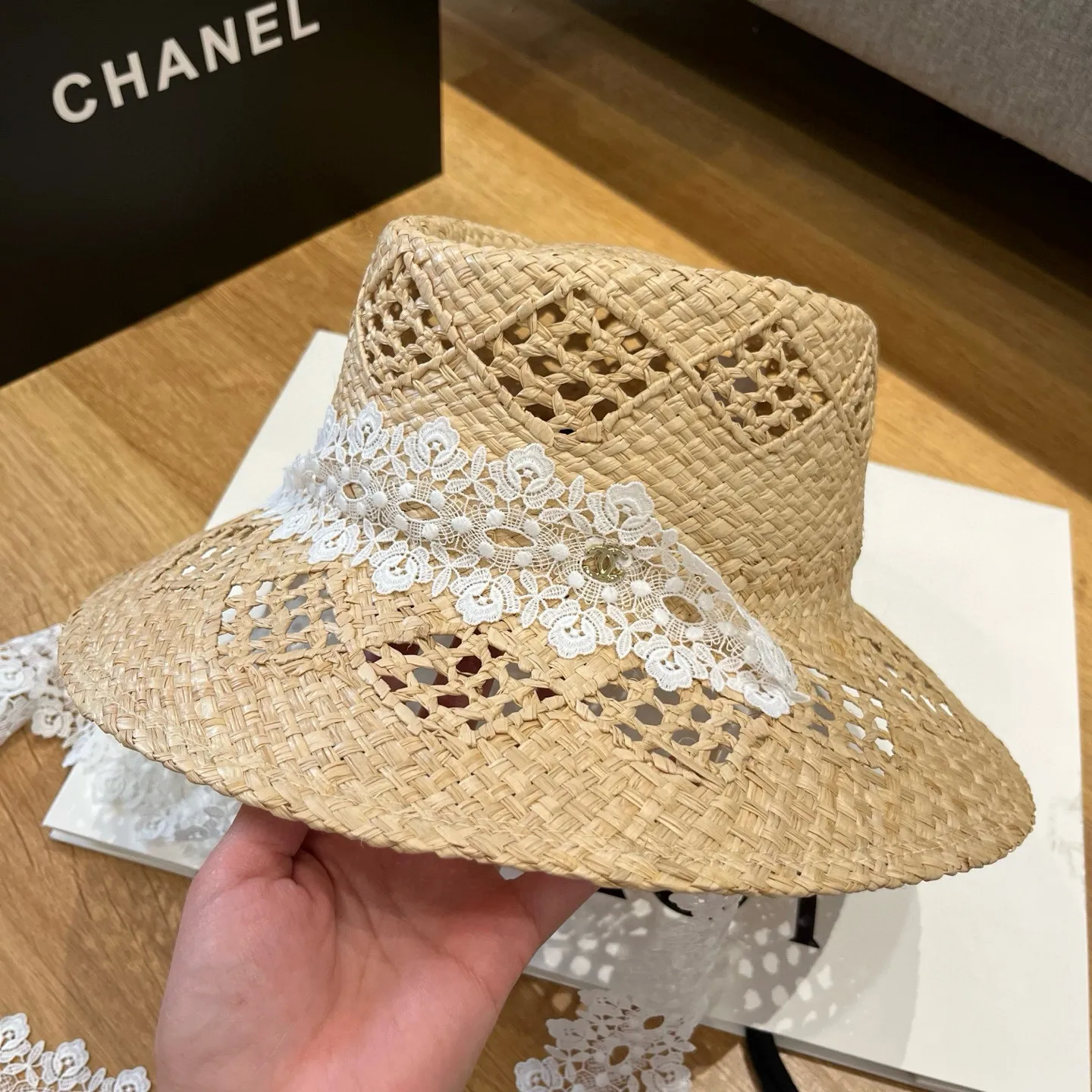 💰200¥ Chanel new straw hat, raffia hollow top hat, a must-have for fairies, head circumference 57cm