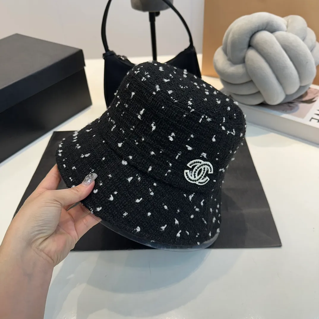 P60 Chanel Chanel hat women's Internet celebrity style retro British plaid fisherman hat women's autumn and winter Korean version concave basin hat