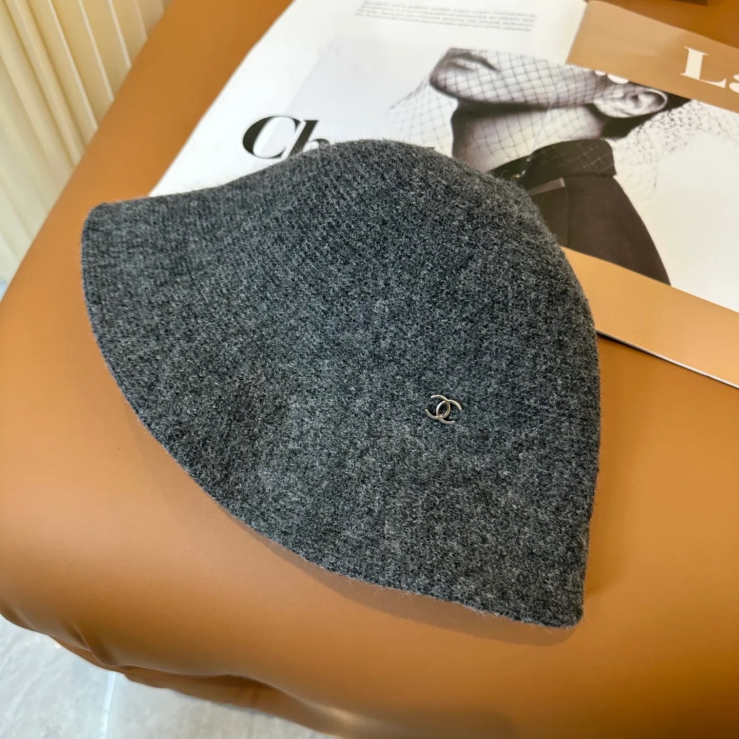P66💛 Comes with dust bag [CHA Chanel] 2025 autumn and winter new style small fragrance cashmere bucket hat, 🔆Versatile everyday style ~ a must-have for going out on the street