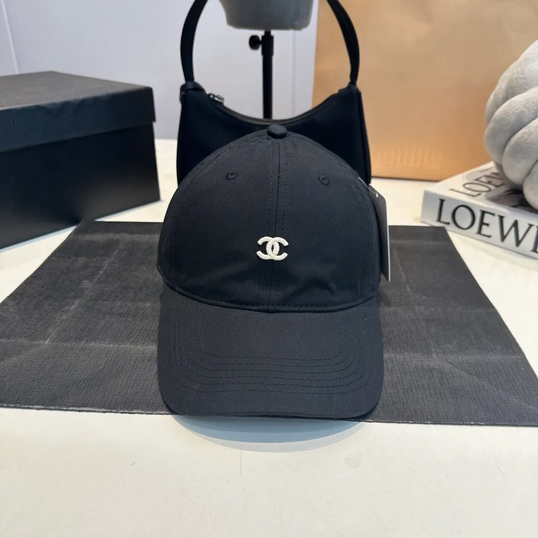 P56 CHANEL new high-end diamond hard-top baseball cap, Xiaoxiang logo is classic and simple, fashionable and casual design new product