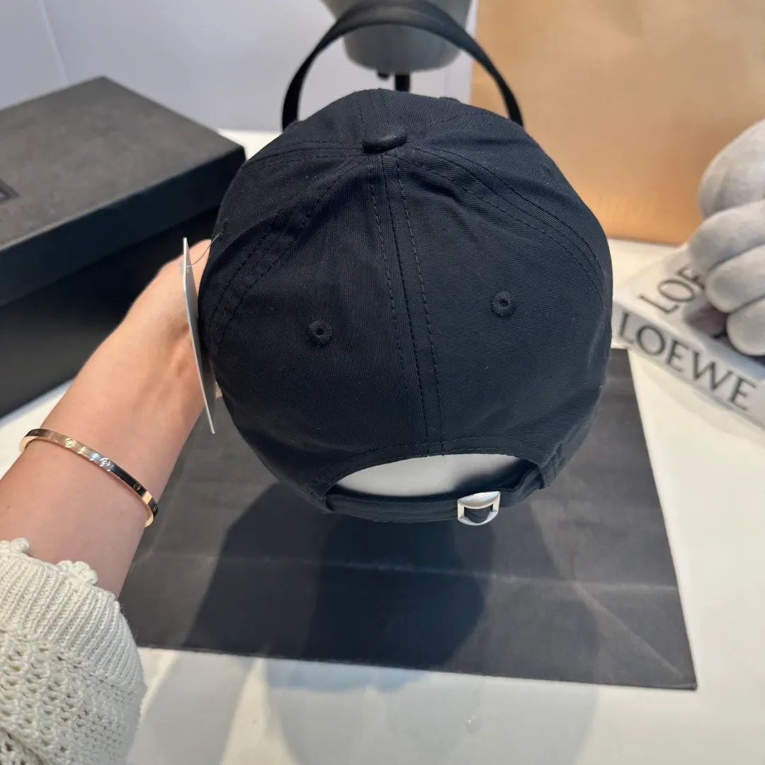 P56 CHANEL new high-end diamond hard-top baseball cap, Xiaoxiang logo is classic and simple, fashionable and casual design new product