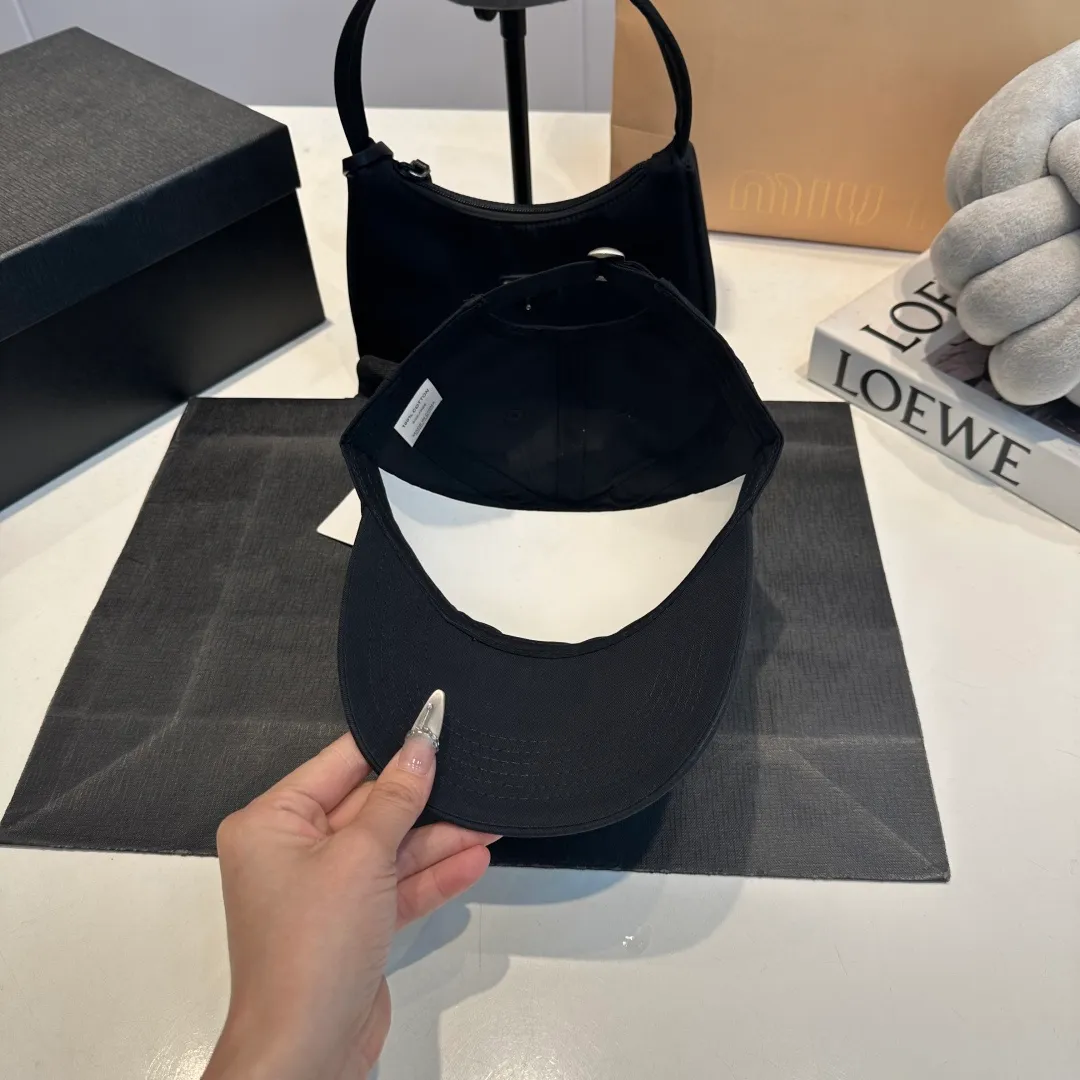 P56 CHANEL new high-end diamond hard-top baseball cap, Xiaoxiang logo is classic and simple, fashionable and casual design new product