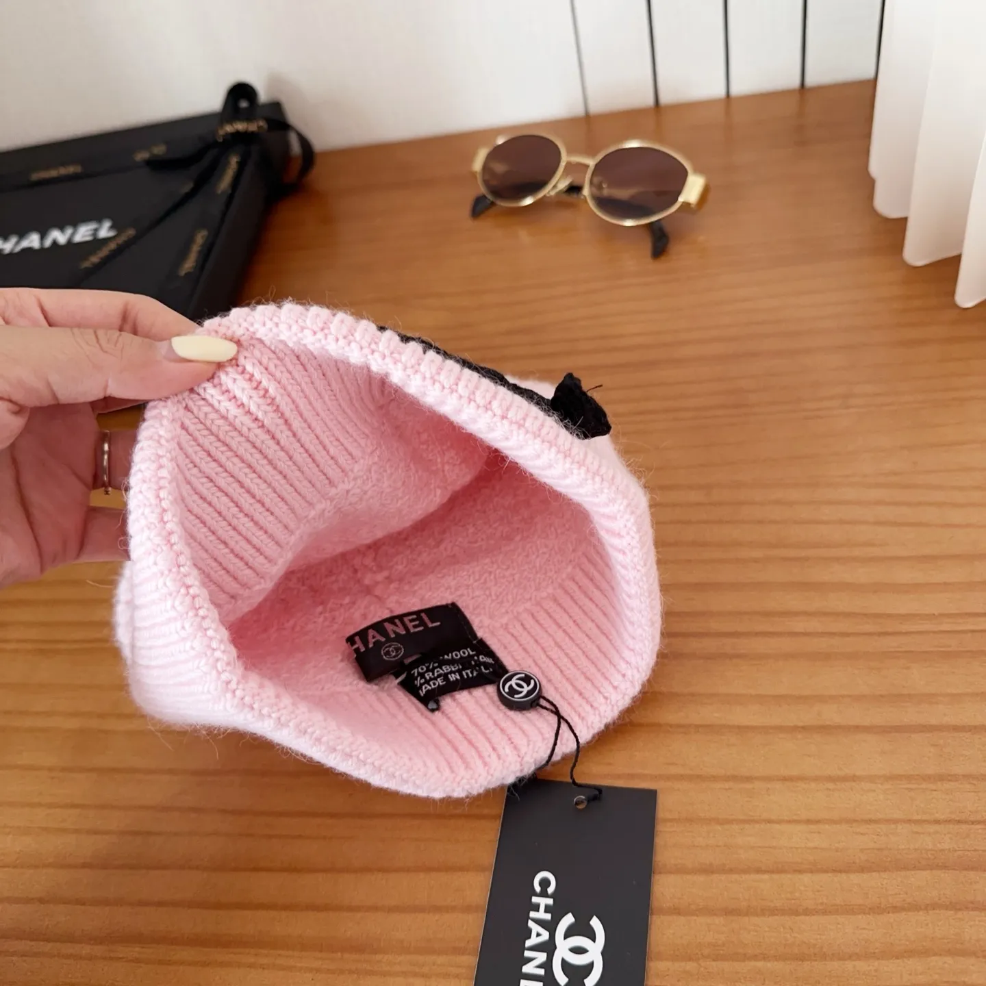 💰90 Chanel official website releases CHANEL small and popular knitted hat! Xiaohongshu’s new product is released, it’s so 🉑️, high-elastic fabric, classic colors, same style for men and women.