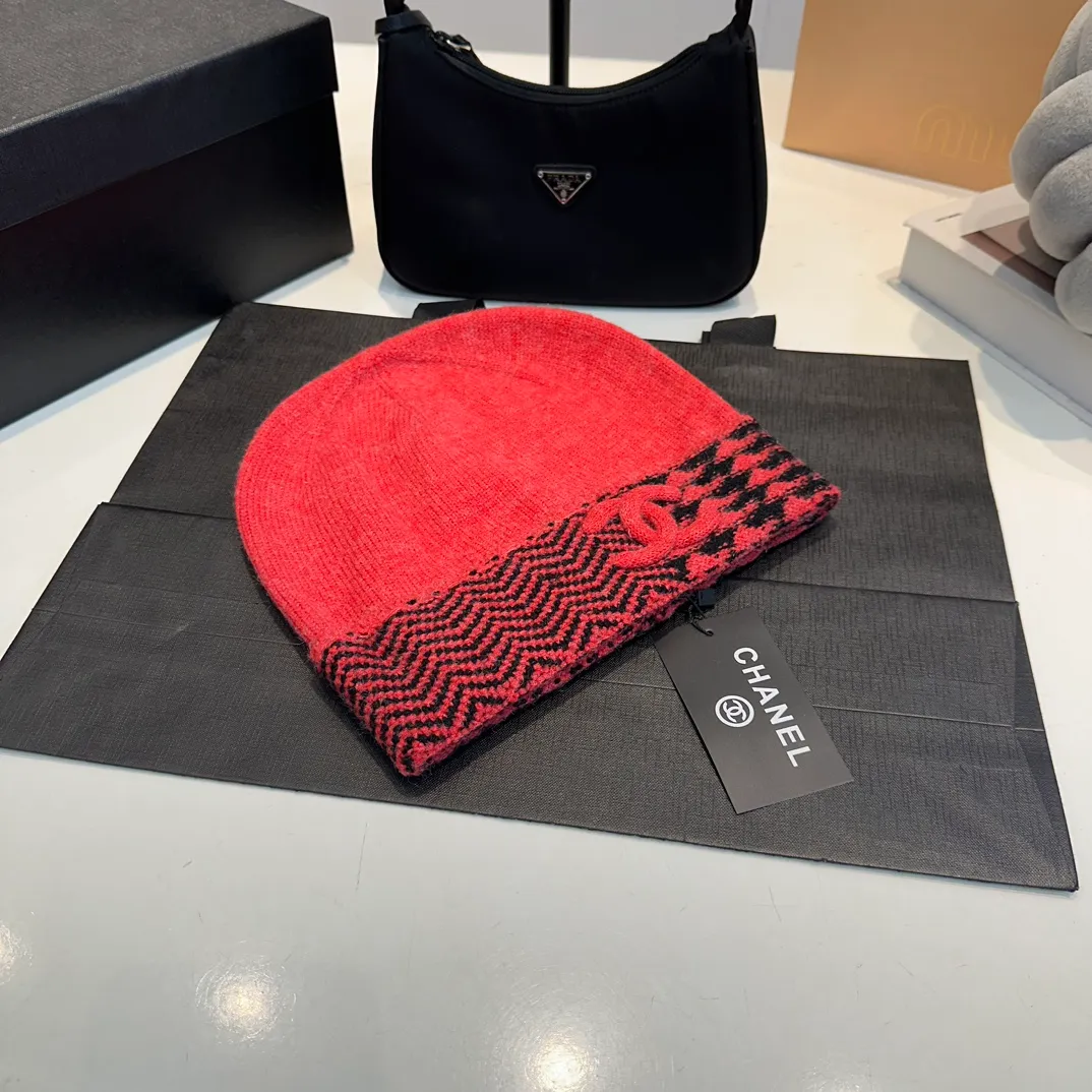 P66 Chanel official website quality Chanel 24K autumn and winter wool hat recommended by Internet celebrity fashion bloggers, a popular style in Xiaohongshu, a knitted hat with a super soft and comfortable feel and excellent elasticity!