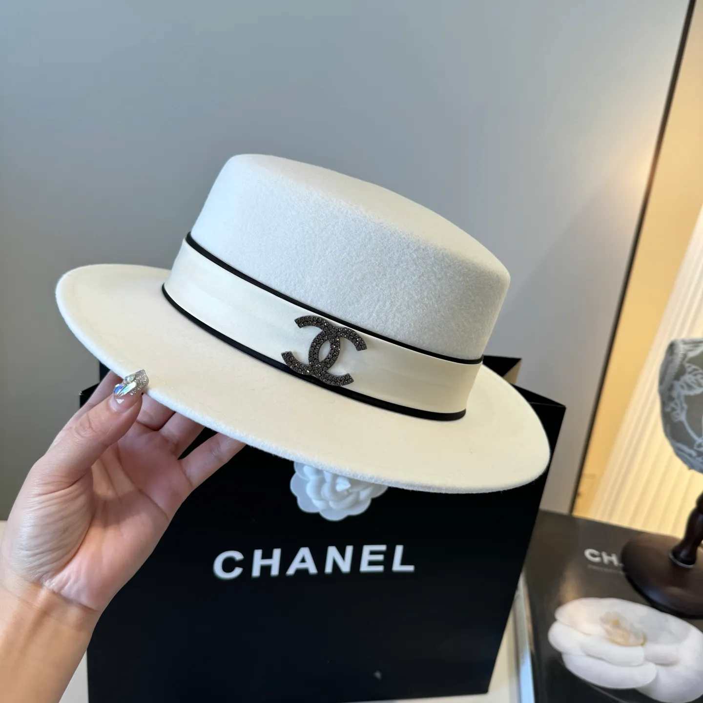 💰190¥ White Chanel new wool top hat, flat top hat, 100% wool fabric 🦙%, head circumference 57cm