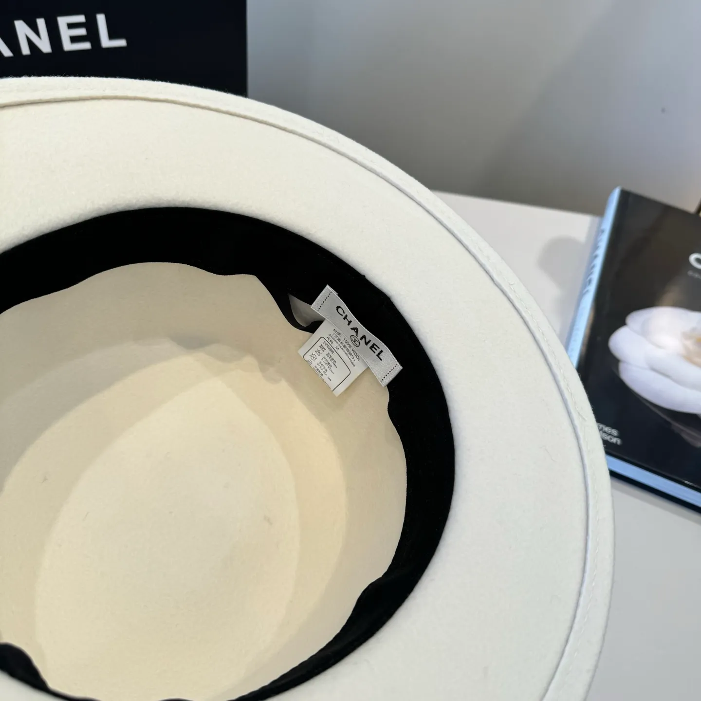 💰190¥ White Chanel new wool top hat, flat top hat, 100% wool fabric 🦙%, head circumference 57cm