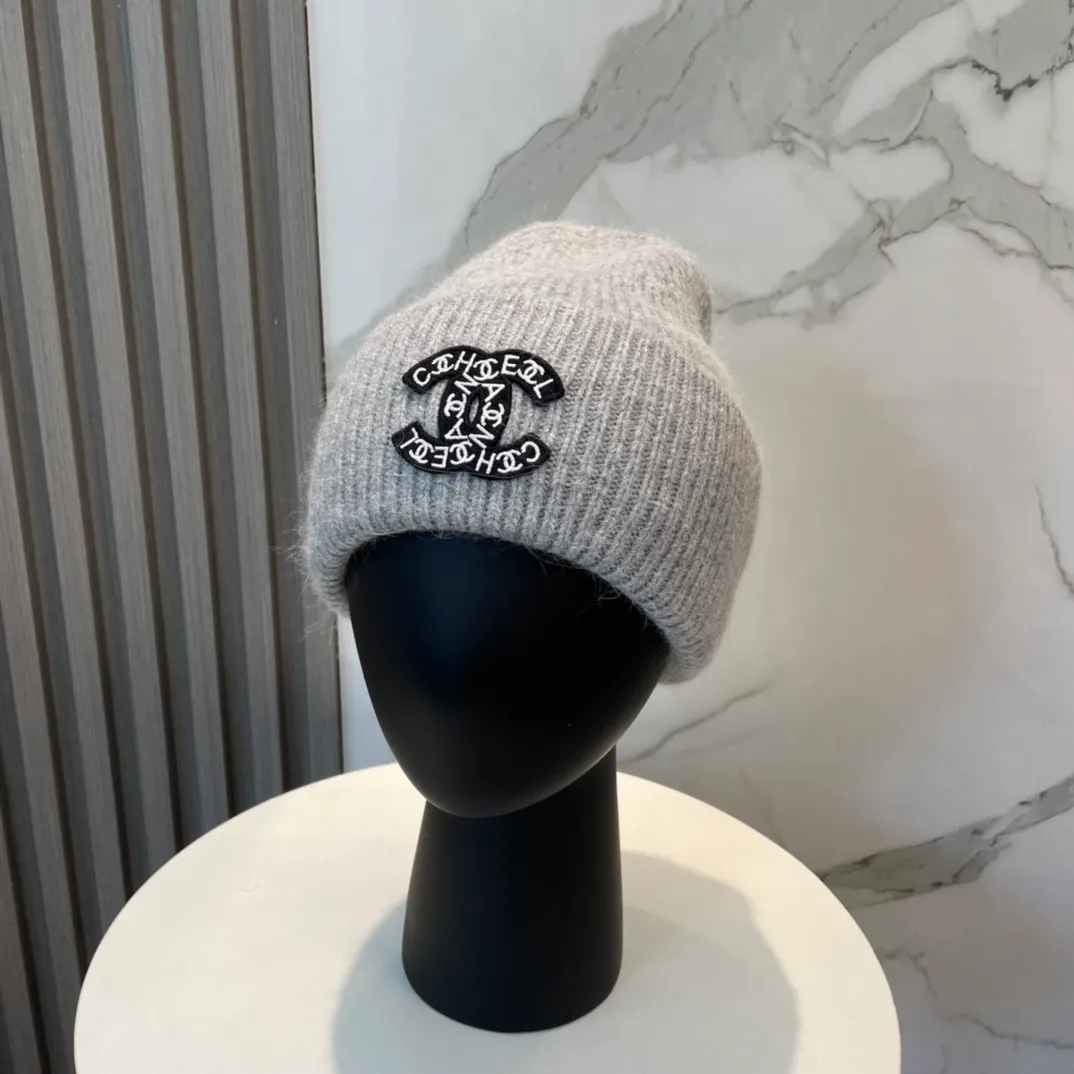 P56 comes with dust bag 🌺 [CHANEL] New rabbit fur knitted hat, Xiaohongshu, the main recommendation of major Internet celebrities! Thicker and warmer, fashionable and popular🌸First-class texture, the best brand for keeping warm in autumn and winter, order now, limited quantity available