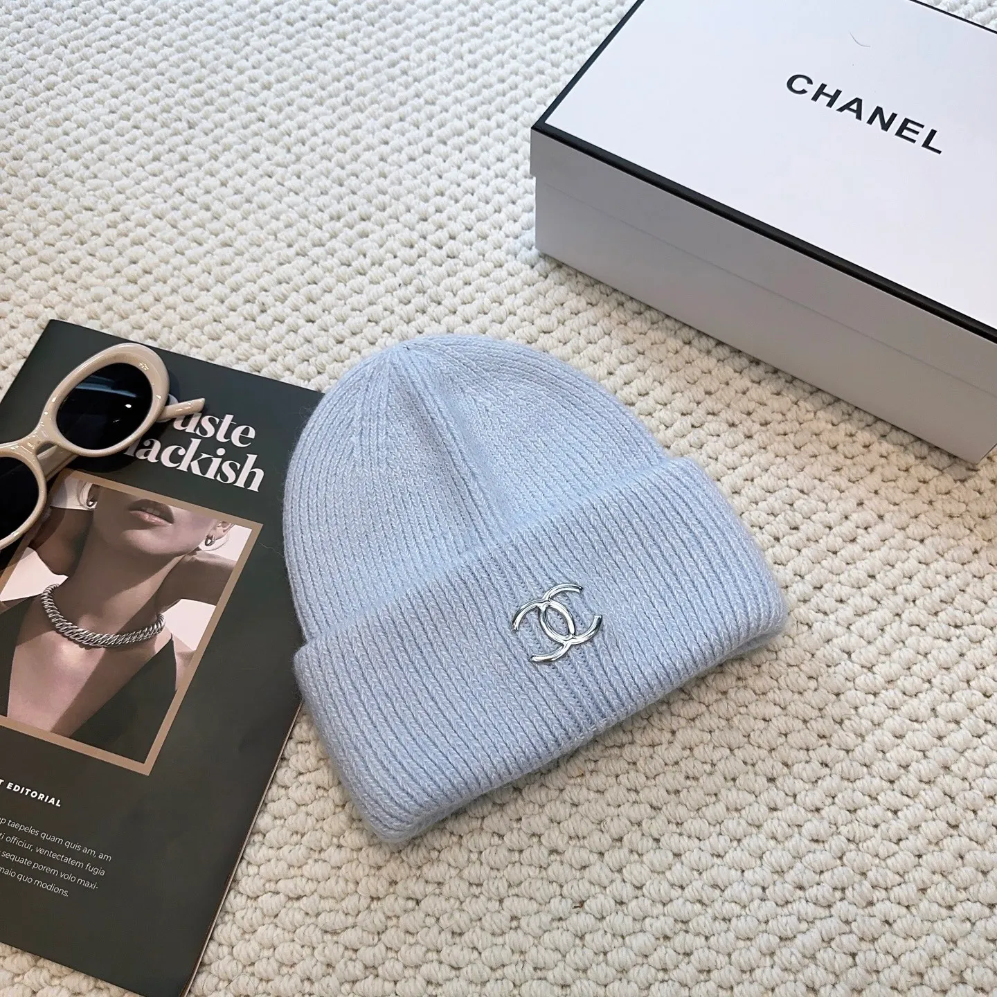 P60 comes with dust bag 🌺 [CHANEL] New rabbit fur knitted hat, Xiaohongshu, the main recommendation of major Internet celebrities! Thicker and warmer, fashionable and popular🌸First-class texture, the best brand for keeping warm in autumn and winter, order now, limited quantity available