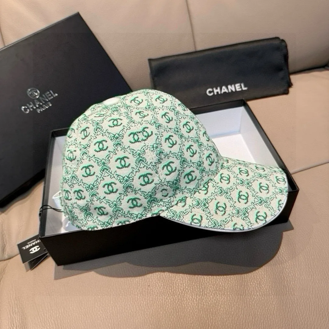 p90 new model shipped!   , Chanel (Chanel) new original baseball cap, small double C jacquard, 1:1 mold opening and customization at the counter, original canvas fabric + first layer of cowhide, light and breathable! The quality is great, the basic head circumference is 56cm, and the patch is adjustable.
