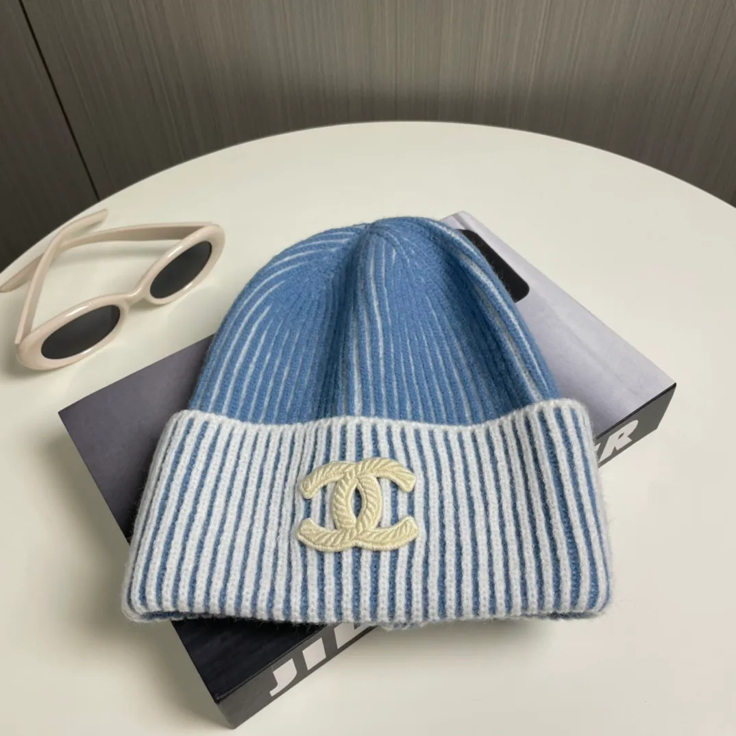 P56 comes with dust bag 🌺 [CHANEL] New knitted hat, Xiaohongshu, the main recommendation of major Internet celebrities! Thicker and warmer, fashionable and popular🌸First-class texture, the best brand for keeping warm in autumn and winter, order now, limited quantity available