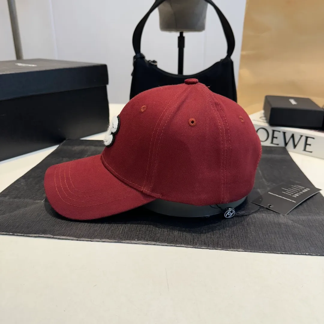 P60 Chanel's new autumn and winter classic casual and trendy style simple baseball cap🧢Japanese and Korean style, looks great with any combination! A must-have when traveling