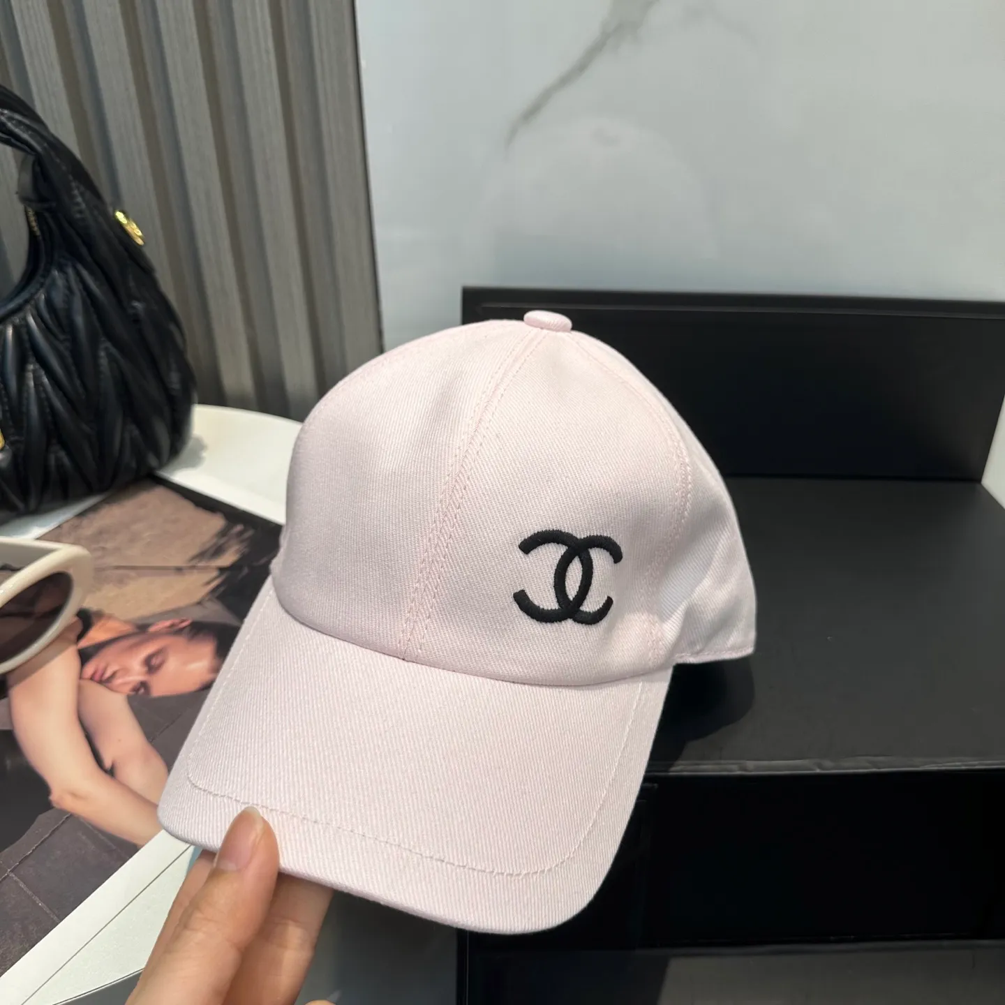 P90 Chanel (Chanel) counter new double-sided embroidered baseball cap🧢1:1 mold customization, three-dimensional embroidery, exquisite and flawless! 100% pure cotton fabric, original factory quality, exclusive physical photography.