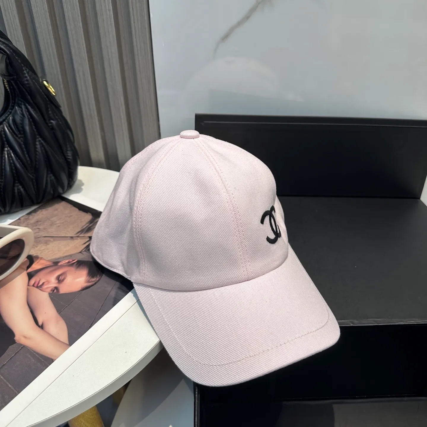 P90 Chanel (Chanel) counter new double-sided embroidered baseball cap🧢1:1 mold customization, three-dimensional embroidery, exquisite and flawless! 100% pure cotton fabric, original factory quality, exclusive physical photography.