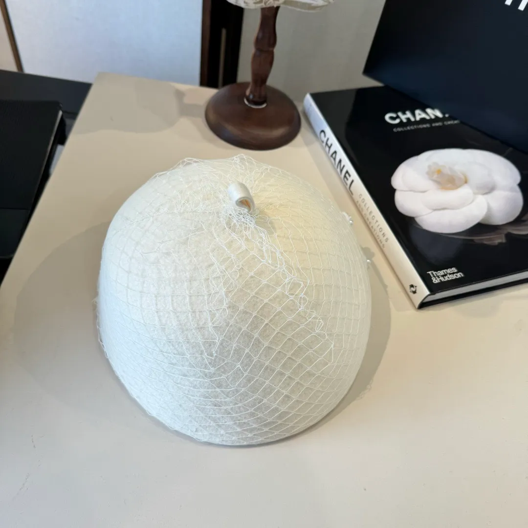 💰190¥ White Chanel beret, customized with small fragrance style high-end fabrics, head circumference 57cm