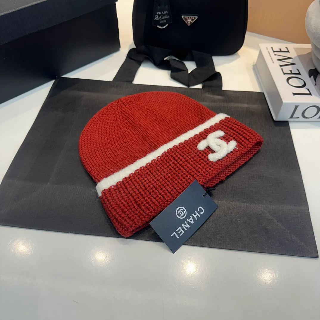 P70 official website quality Chanel 23K autumn and winter wool hat recommended by Internet celebrity fashion bloggers, a popular style in Xiaohongshu, a knitted hat with a super soft and comfortable feel, and excellent elasticity