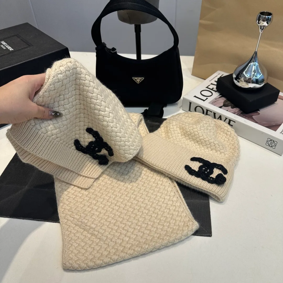 P220 Chanel Chanel knitted cashmere scarf hat set official model