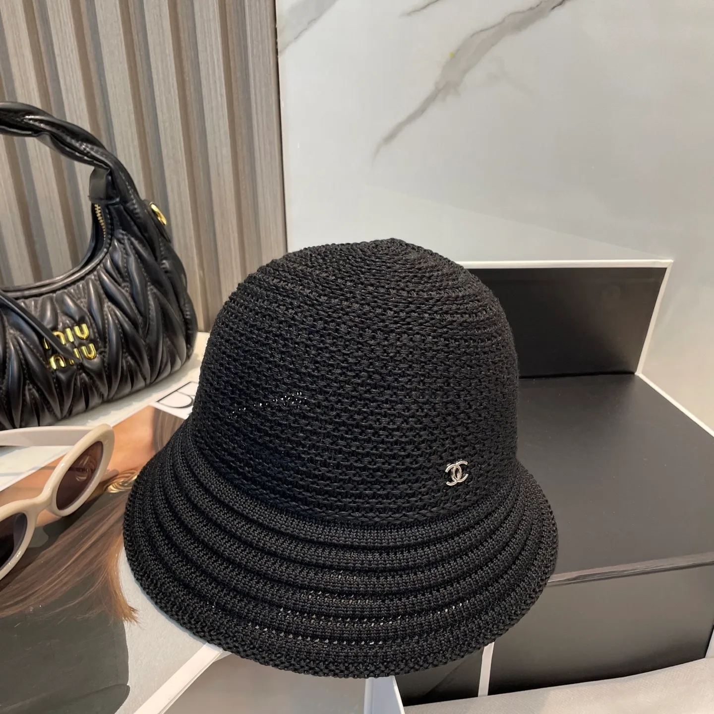 P60 CHANEL knitted basin hat, sun protection fisherman hat made of high density, a super tasteful knitted hat ~ the first choice for going out on the street! The shape of the hat is super nice, the color is perfect, and it’s light to carry! A must-have for little fairies🧚Head circumference 57cm