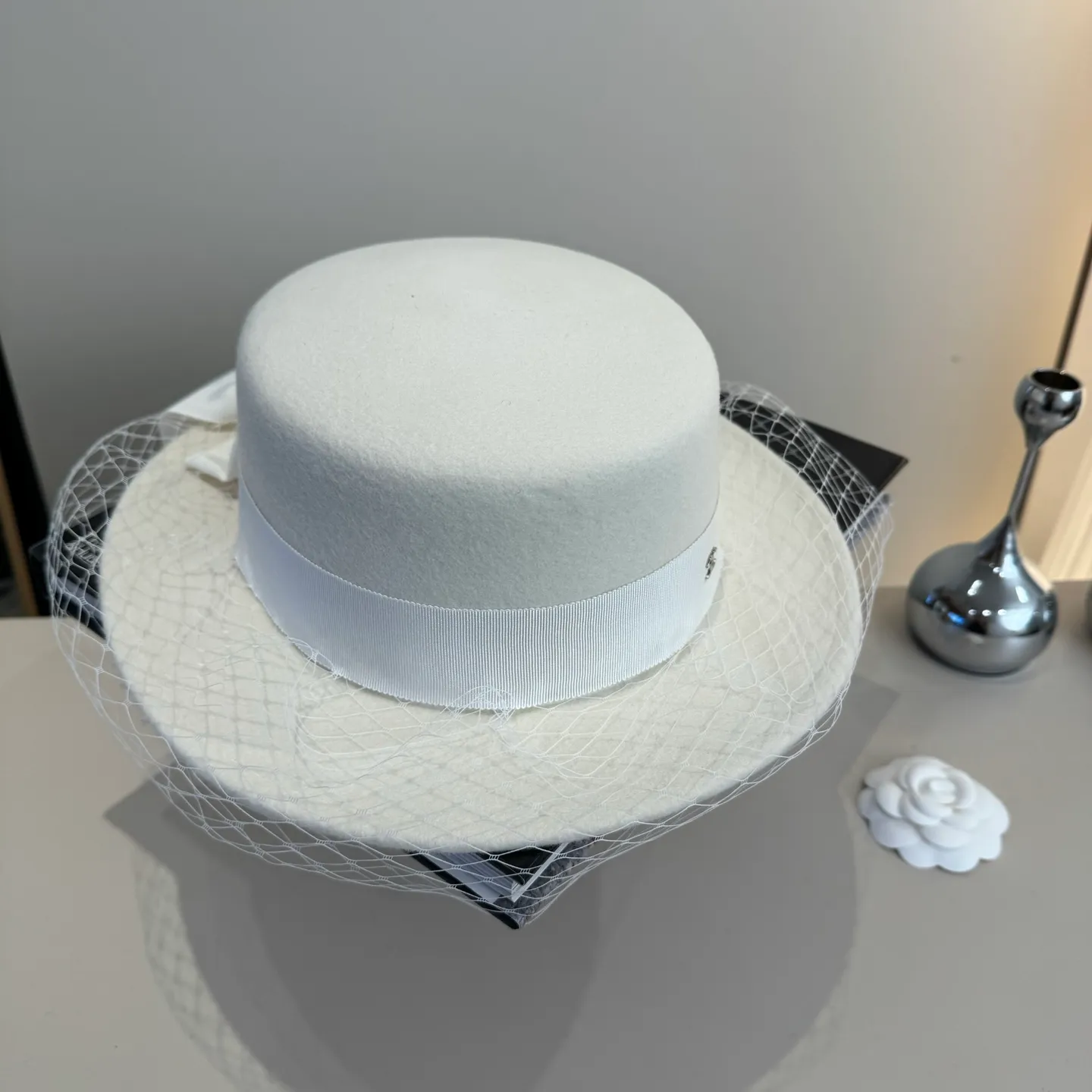 💰220¥ White Chanel wool flat top, mesh hat, 100% wool 🦙Fabric% Head circumference 57cm