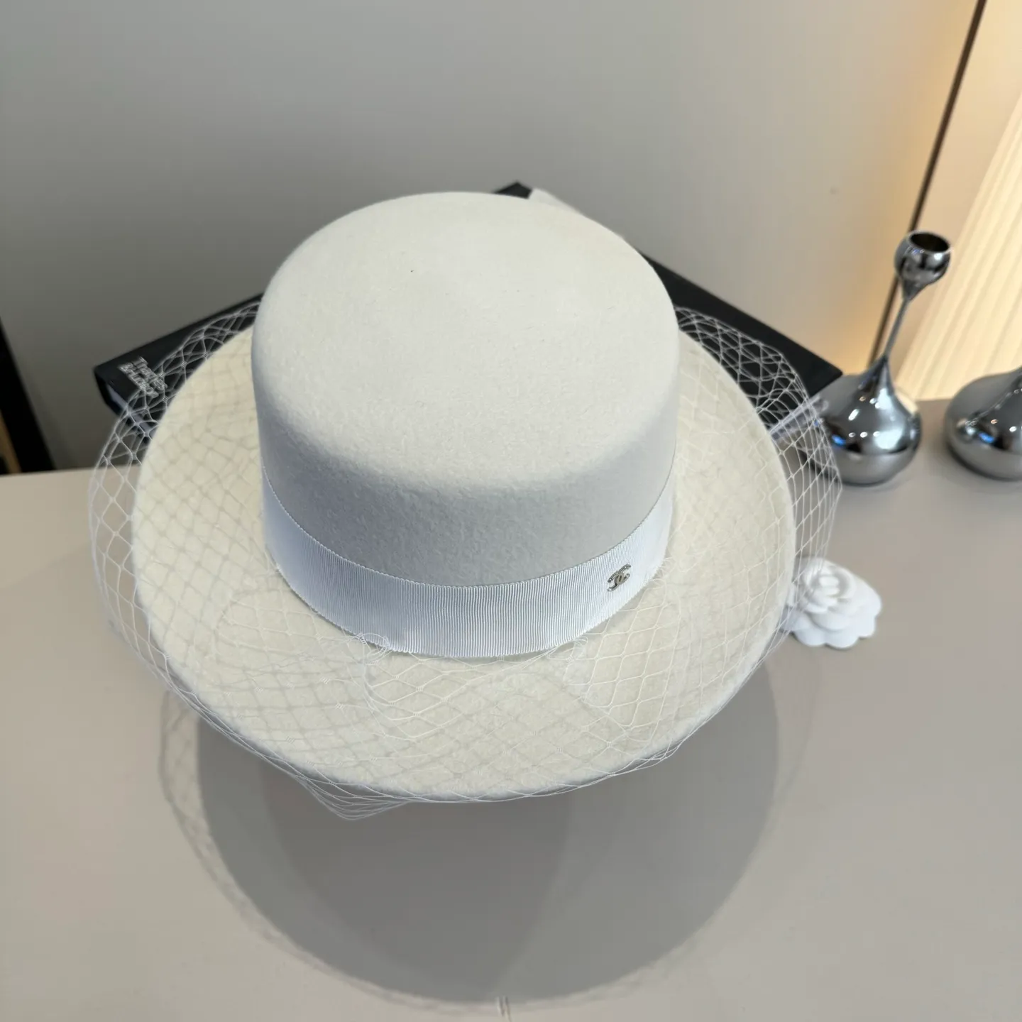 💰220¥ White Chanel wool flat top, mesh hat, 100% wool 🦙Fabric% Head circumference 57cm