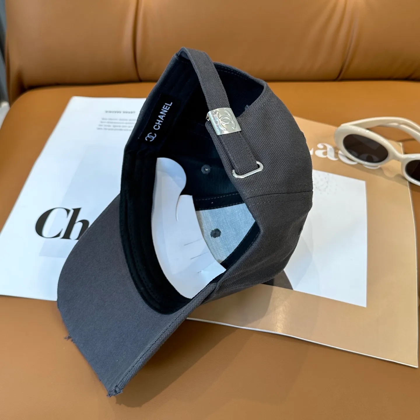 P70 CHANEL [Chanel] New simple embroidered logo baseball cap, new model shipped, big-name models are super easy to match, hurry up and get it!