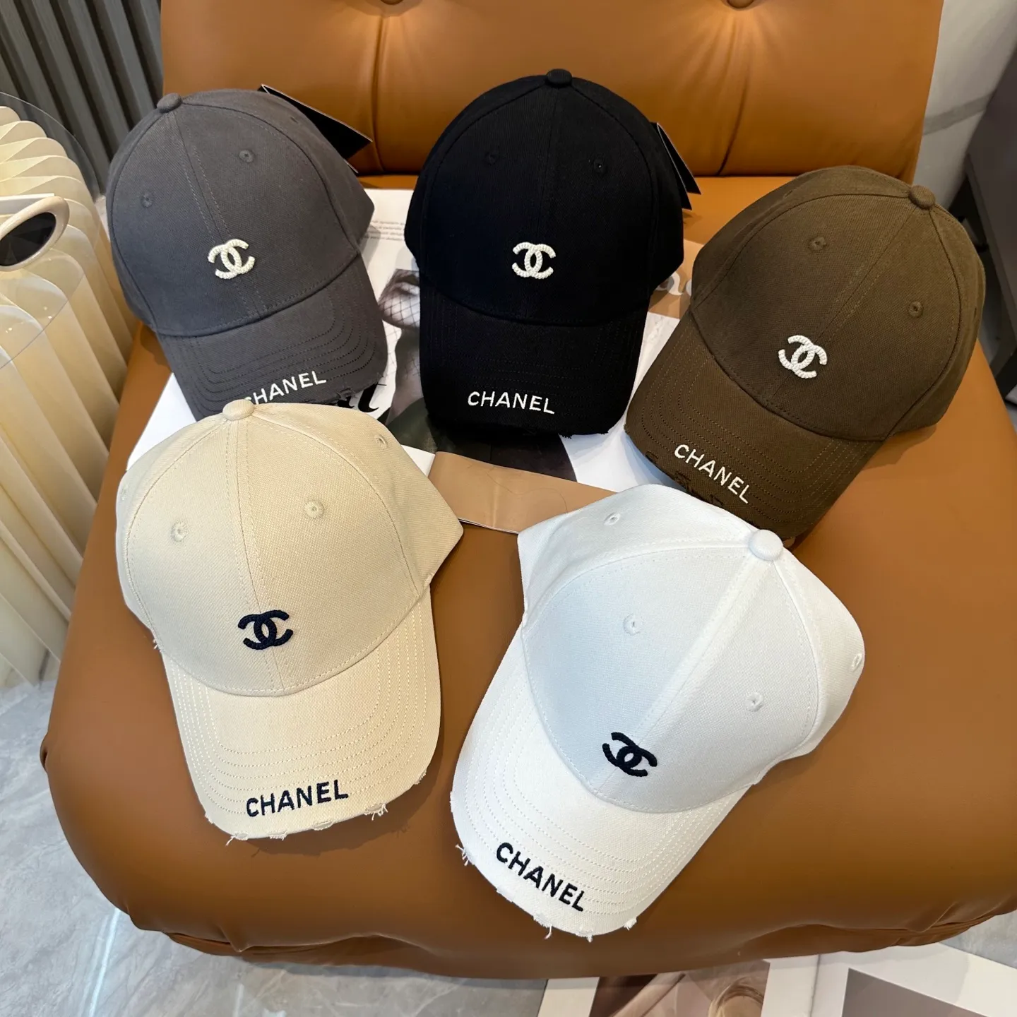 P70 CHANEL [Chanel] New simple embroidered logo baseball cap, new model shipped, big-name models are super easy to match, hurry up and get it!