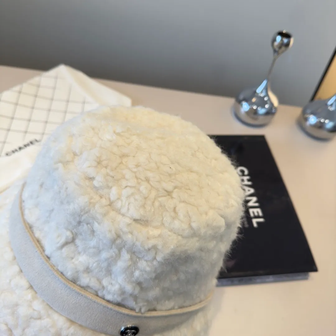 💰100¥ Chanel new buckskin bucket hat, plus velvet ear protection hat, head circumference 57cm