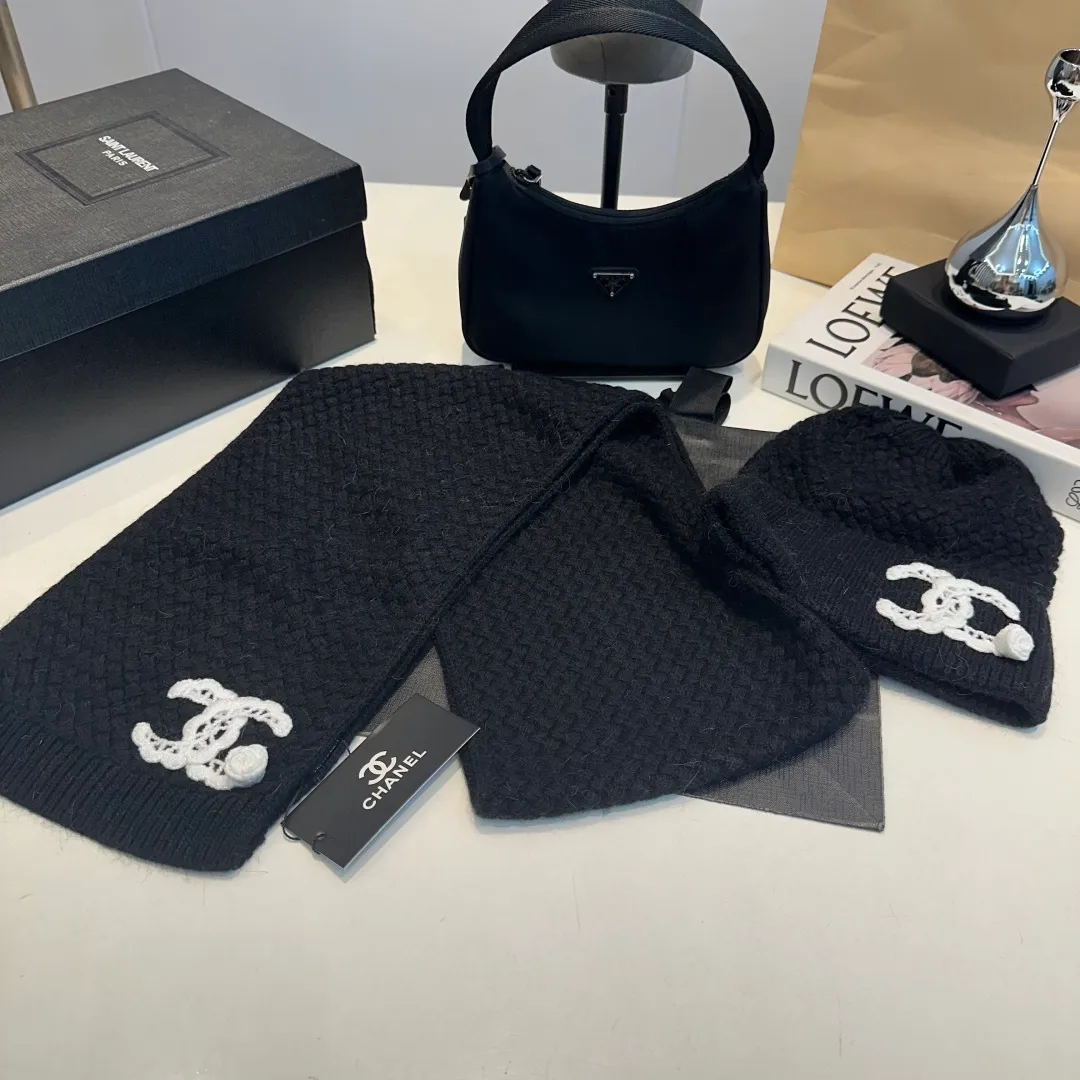 P220 Chanel Chanel knitted cashmere scarf hat set official model