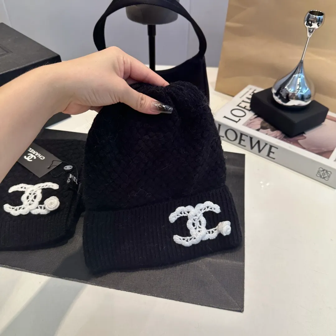 P220 Chanel Chanel knitted cashmere scarf hat set official model
