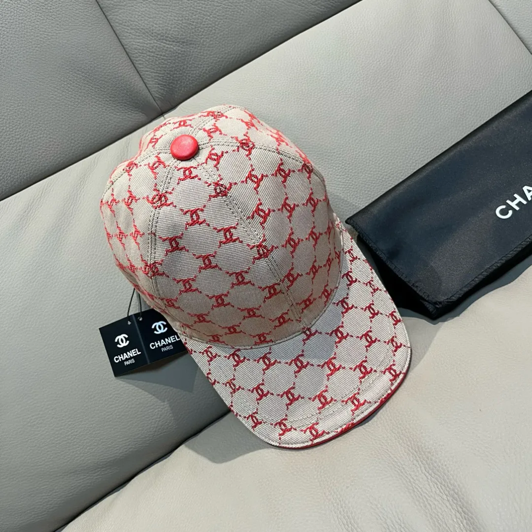 p90 new model shipped!   , Chanel (Chanel) new original baseball cap, small double C jacquard, 1:1 mold opening and customization at the counter, original canvas fabric + first layer of cowhide, light and breathable! The quality is great, the basic head circumference is 56cm, and the patch is adjustable.
