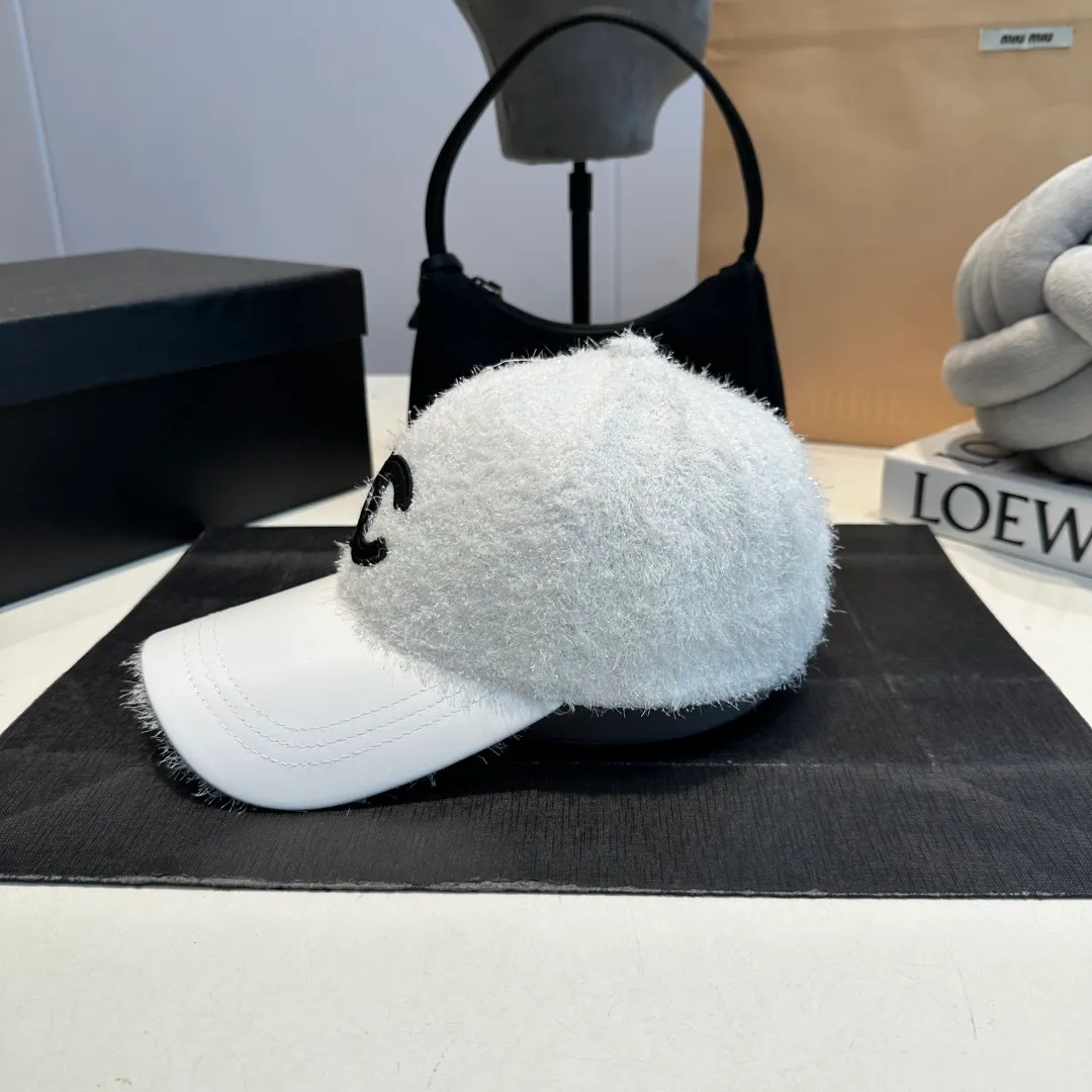 P60 Chanel's new autumn and winter classic casual and trendy style simple baseball cap🧢Japanese and Korean style, looks great with any combination! A must-have when traveling