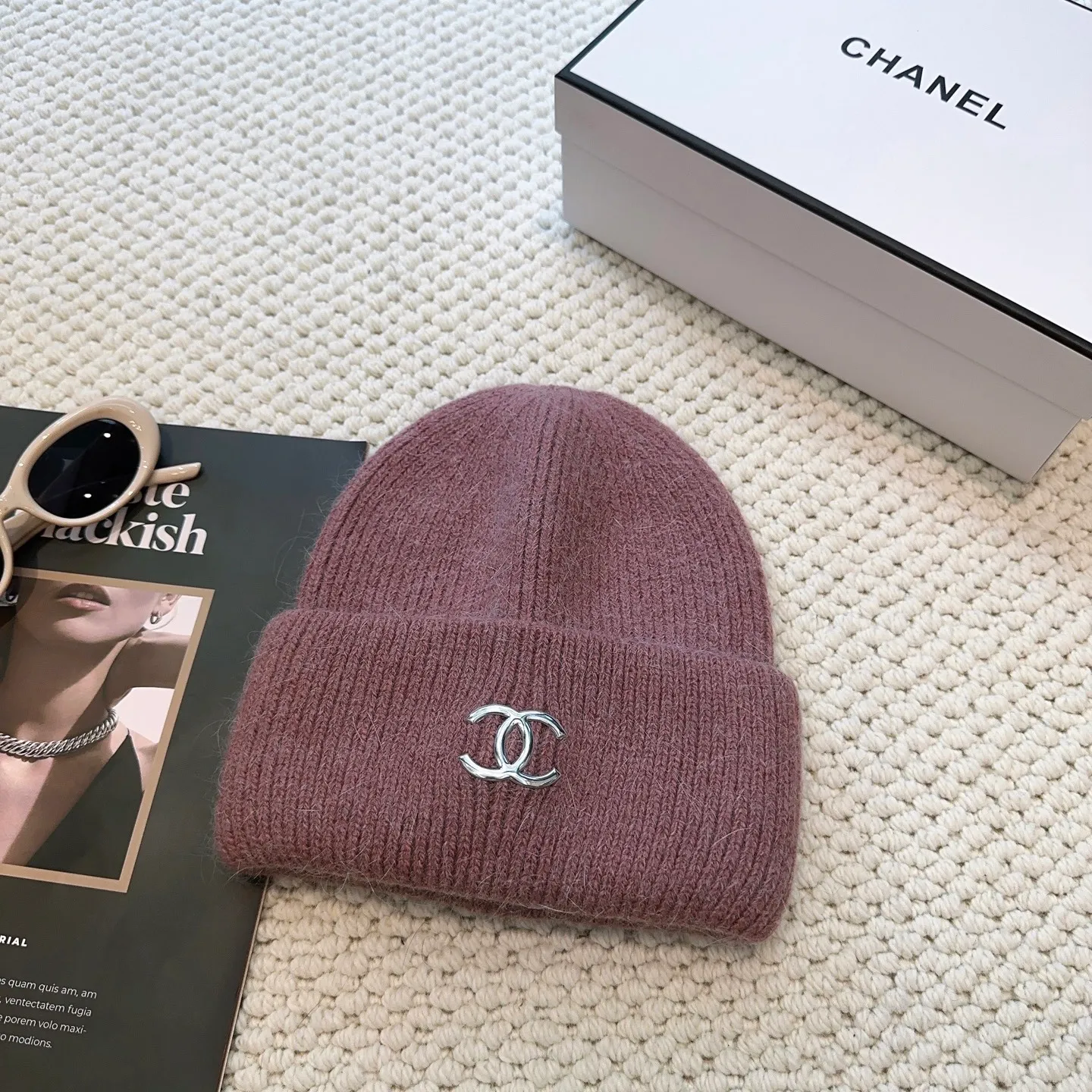 P60 comes with dust bag 🌺 [CHANEL] New rabbit fur knitted hat, Xiaohongshu, the main recommendation of major Internet celebrities! Thicker and warmer, fashionable and popular🌸First-class texture, the best brand for keeping warm in autumn and winter, order now, limited quantity available