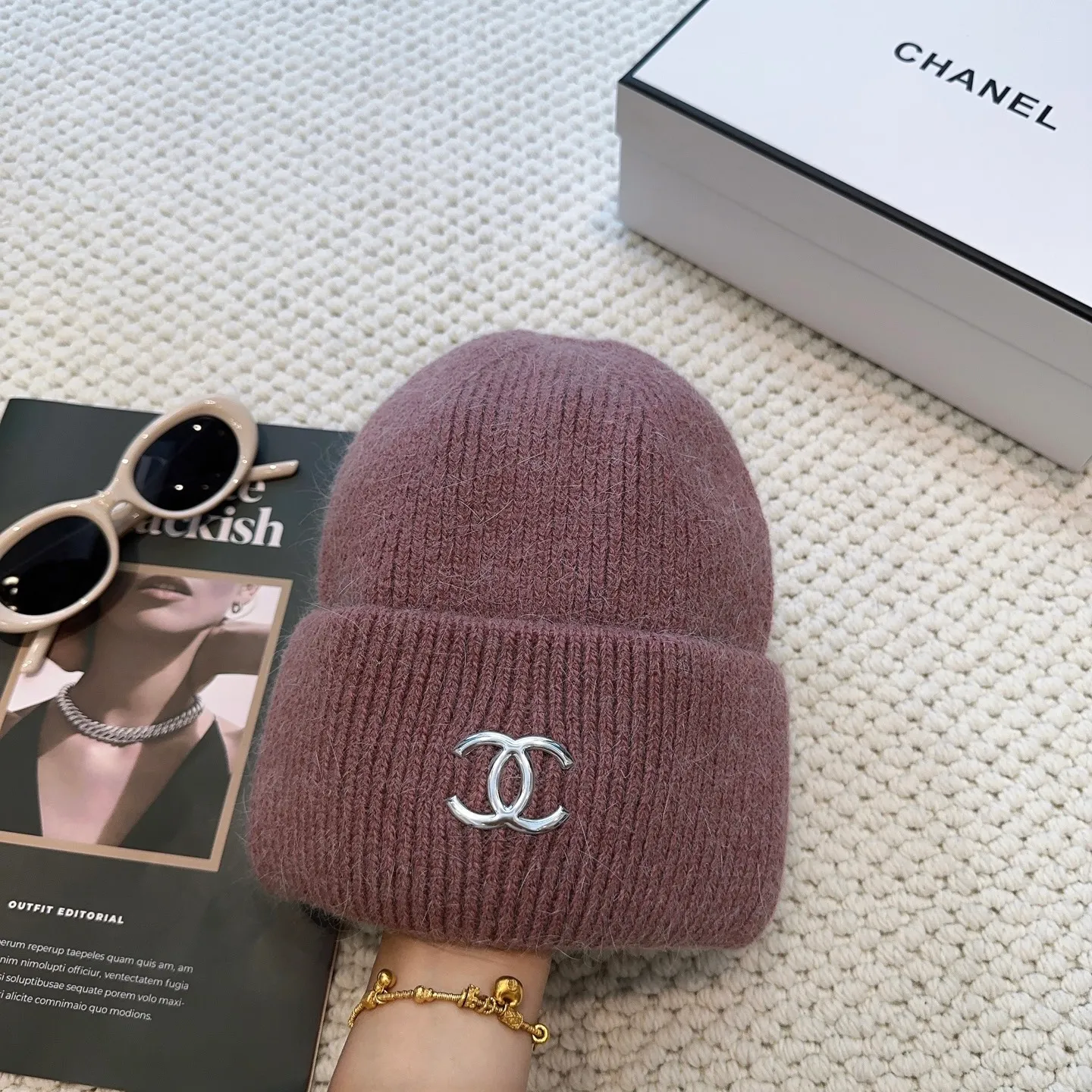 P60 comes with dust bag 🌺 [CHANEL] New rabbit fur knitted hat, Xiaohongshu, the main recommendation of major Internet celebrities! Thicker and warmer, fashionable and popular🌸First-class texture, the best brand for keeping warm in autumn and winter, order now, limited quantity available