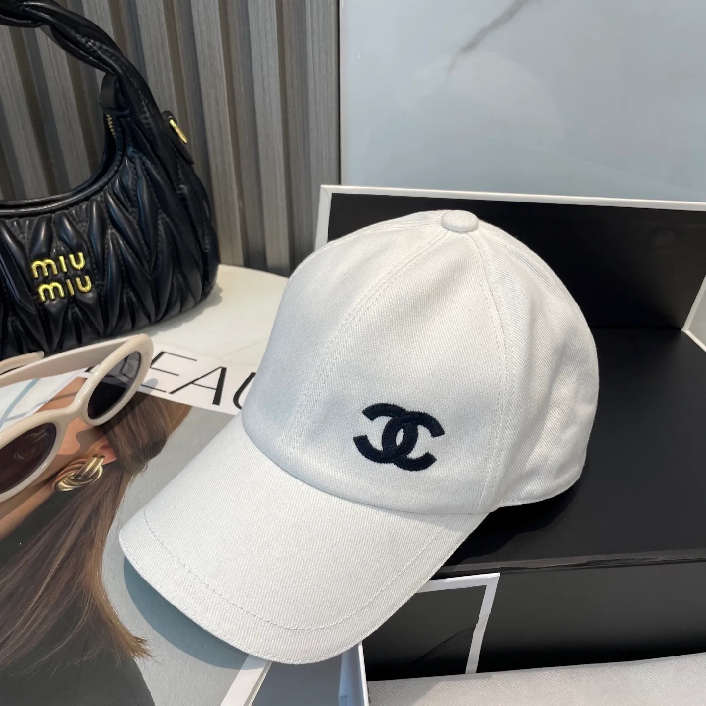 P90 Chanel counter new original embroidered baseball cap, 1:1 mold customization, three-dimensional embroidery, exquisite and flawless! 100% pure cotton fabric, original factory quality, exclusive physical photography.