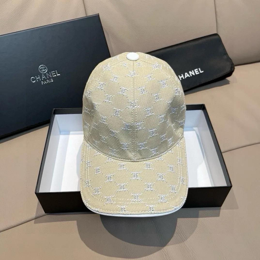 p90 new model shipped!   , Chanel (Chanel) new original baseball cap, small double C jacquard, 1:1 mold opening and customization at the counter, original canvas fabric + first layer of cowhide, light and breathable! The quality is great, the basic head circumference is 56cm, and the patch is adjustable.