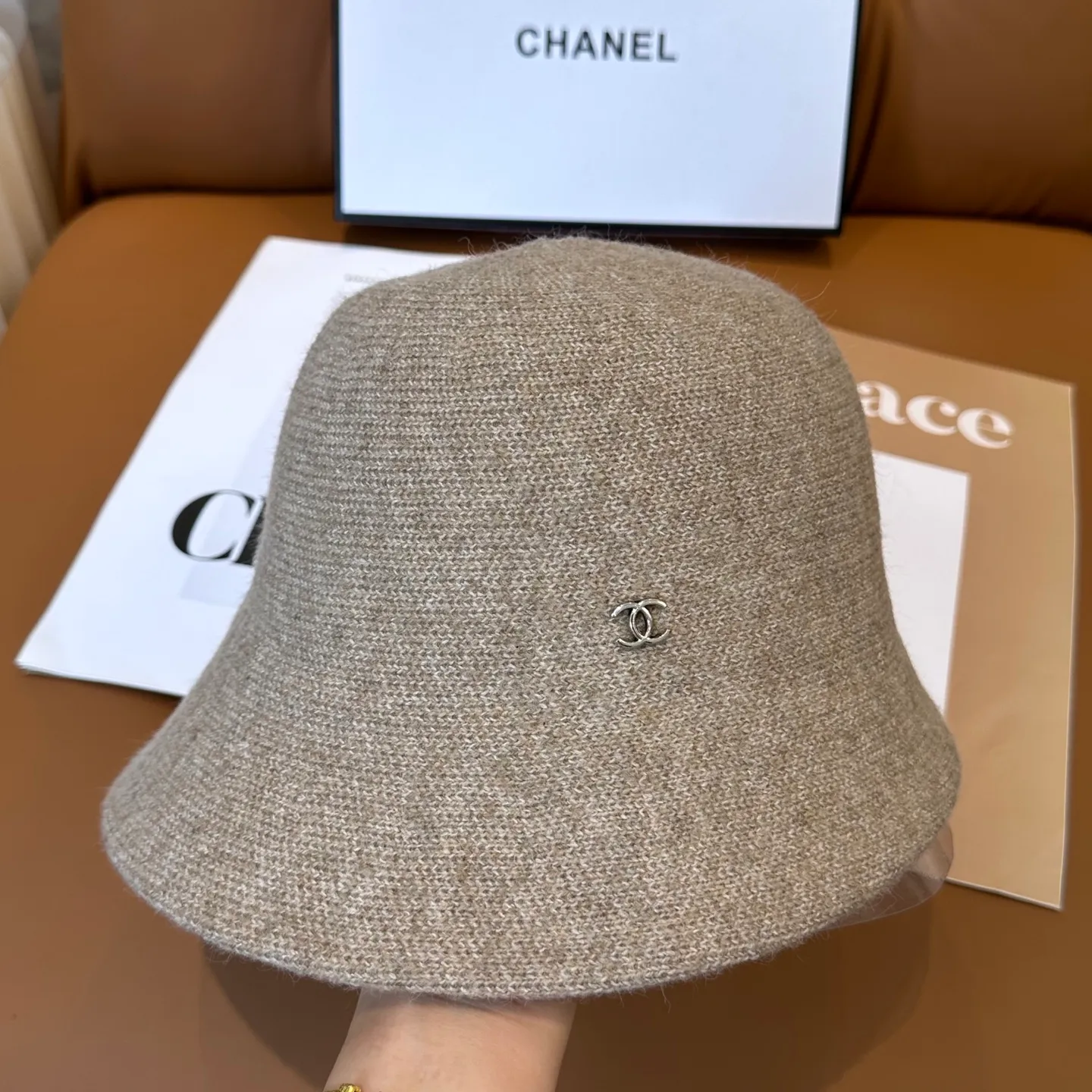 P66💛 Comes with dust bag [CHA Chanel] 2025 autumn and winter new style small fragrance cashmere bucket hat, 🔆Versatile everyday style ~ a must-have for going out on the street