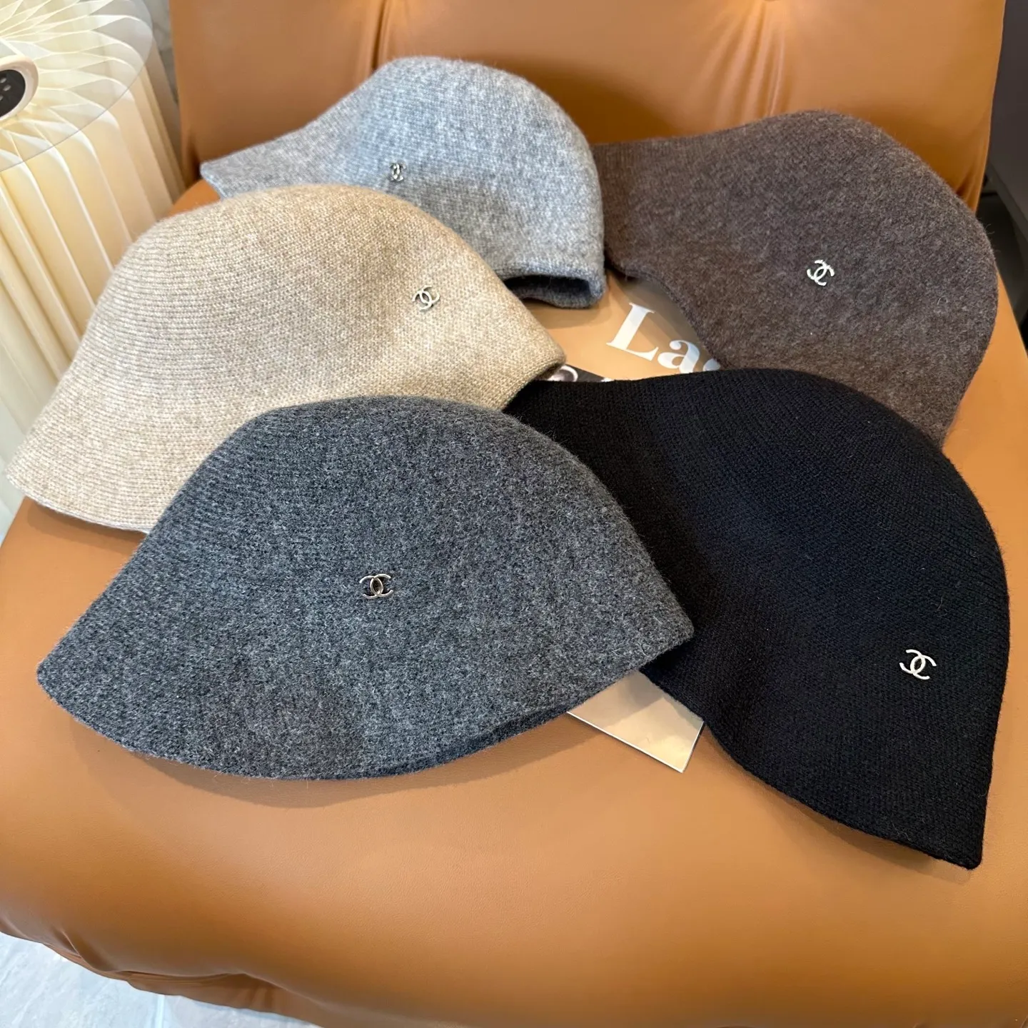 P66💛 Comes with dust bag [CHA Chanel] 2025 autumn and winter new style small fragrance cashmere bucket hat, 🔆Versatile everyday style ~ a must-have for going out on the street