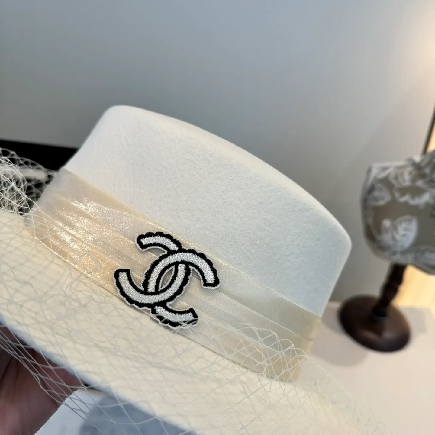 💰210¥ White Chanel wool flat top, mesh hat, 100% wool🦙Fabric% Head circumference 57cm