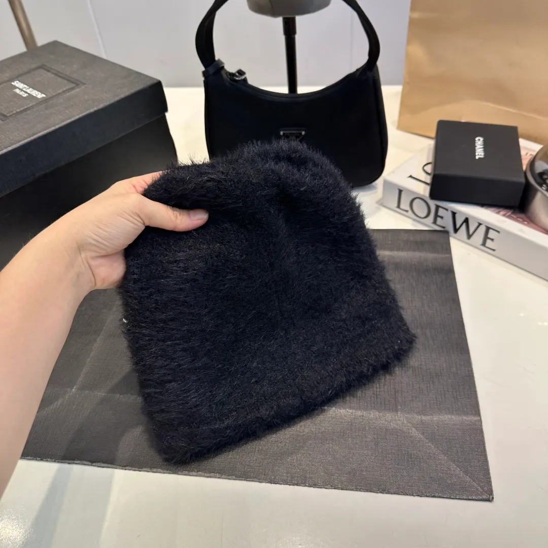 P60 Chanel Chanel 25 autumn and winter new knitted cold hat woven pattern wool knitted beanie