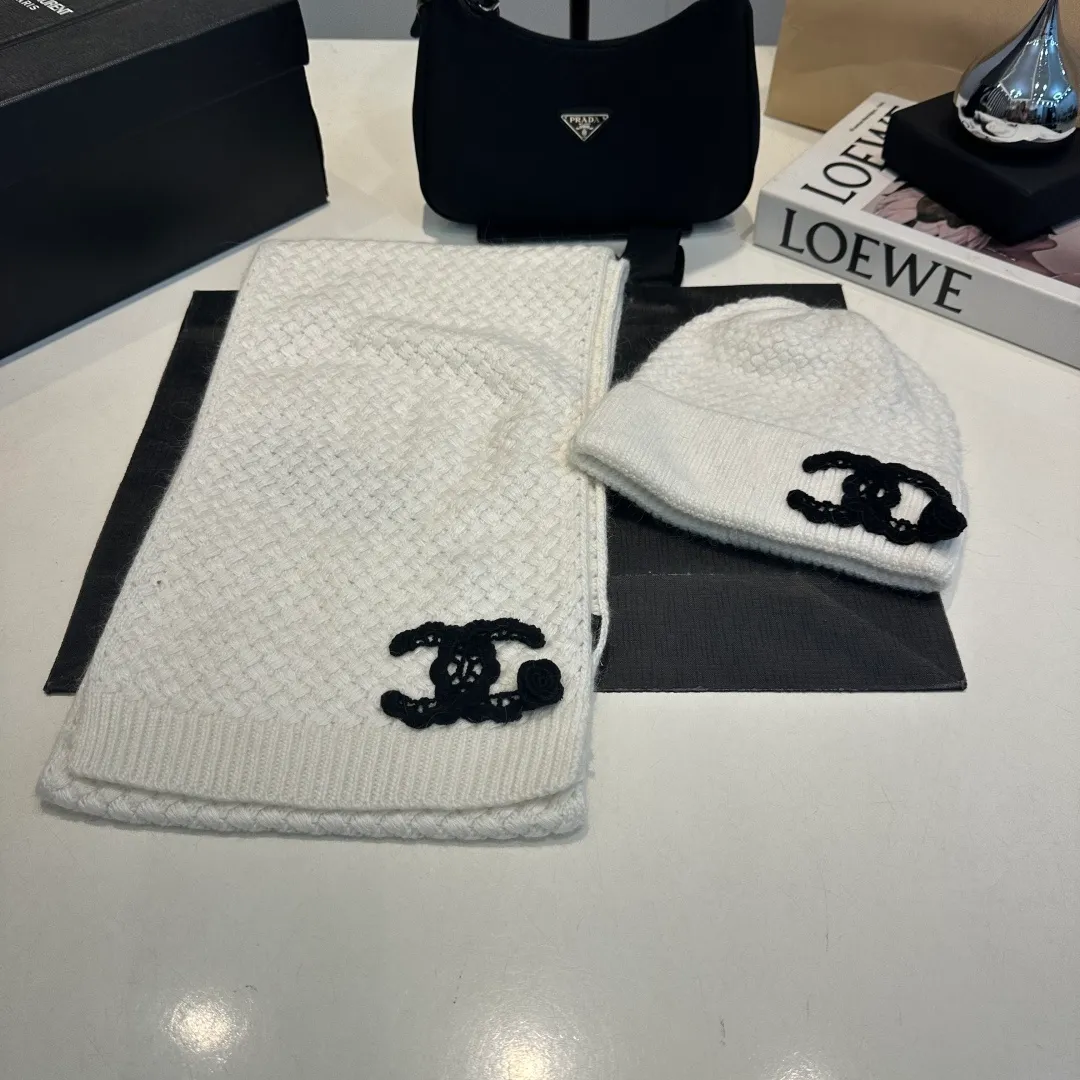 P220 Chanel Chanel knitted cashmere scarf hat set official model