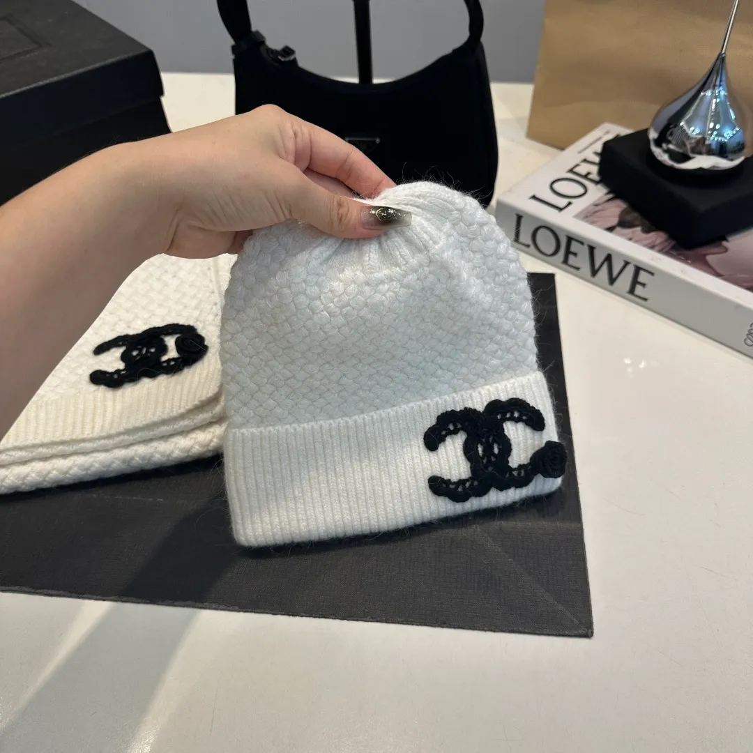 P220 Chanel Chanel knitted cashmere scarf hat set official model