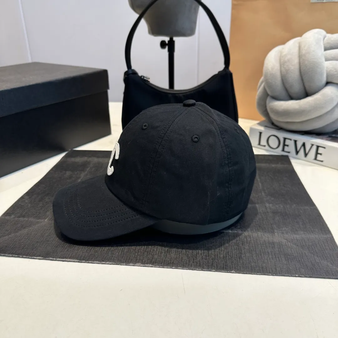 P60 Chanel Chanel 25 spring and summer new hole baseball cap, personalized broken corner brim design is full of sense