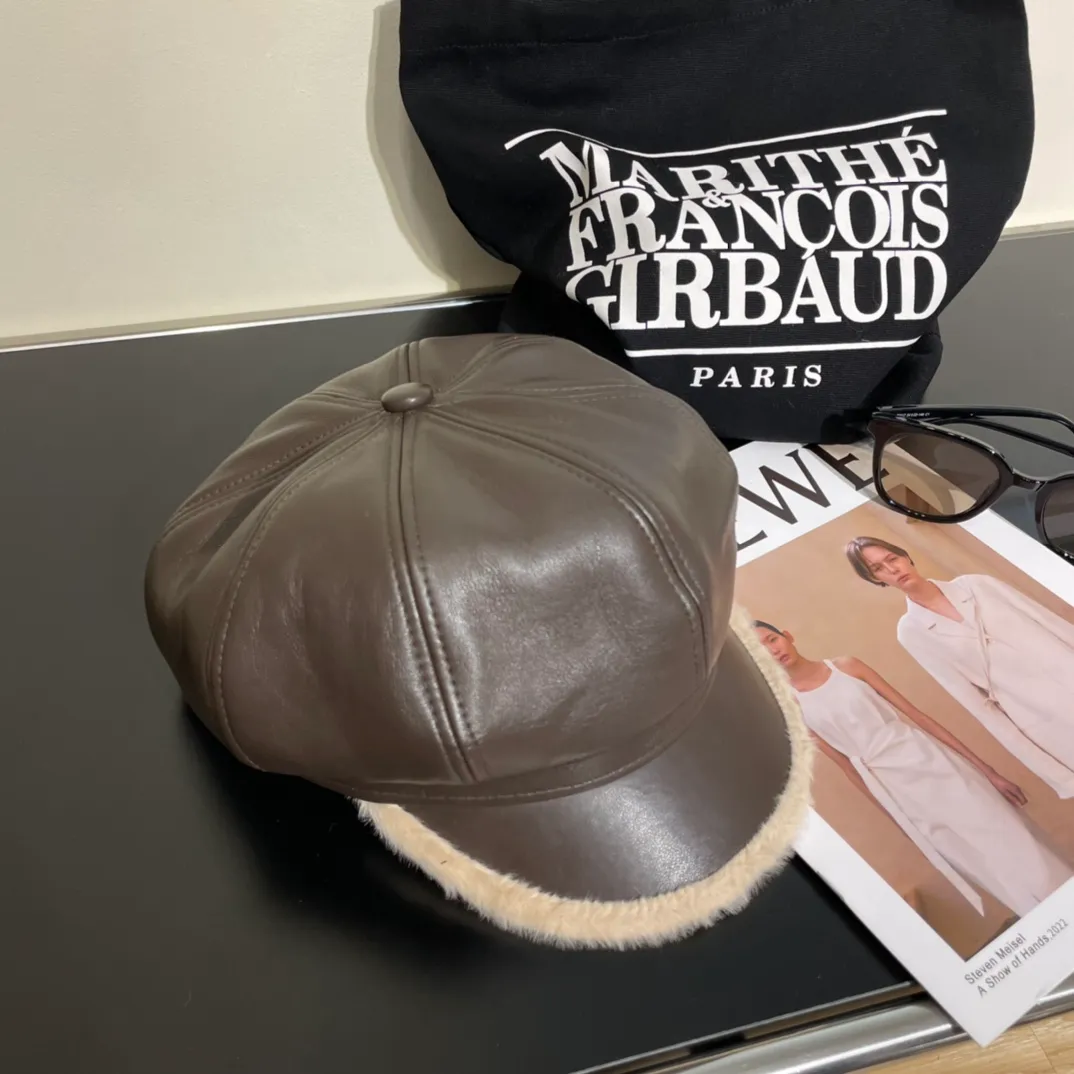 P60 Chanel's new fur-edged octagonal hat, the latest fur-edged design for autumn and winter, full of atmosphere! Leather splicing, very high-end🛒